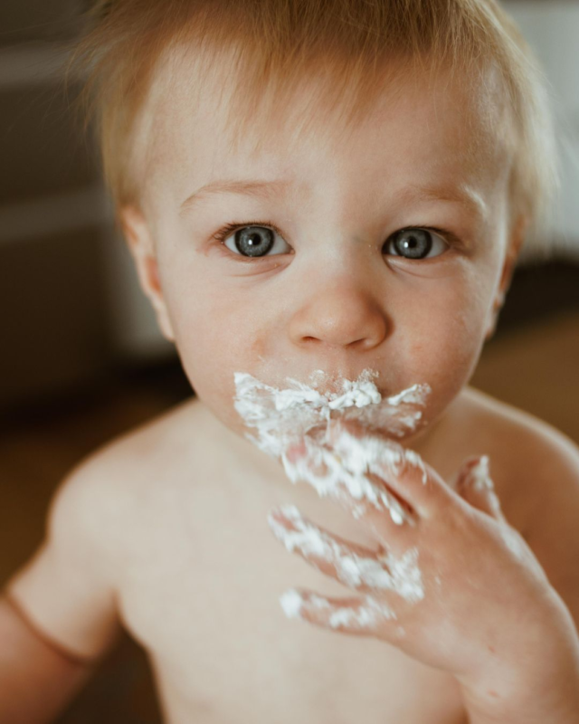 SERVIZIO SMASH CAKE

E' inspiegabile descrivere l'amore che provo per il mio lavoro, e la parte più bella è avere  l'opportunità di conoscere nuove famiglie, tantissime anche che non sono di Chioggia.

L'unicità di tutti i miei scatti sta nelle reazioni totalmente reali dei bambini, sempre imprevedibili. Non sempre positivissime (la morbidezza della panna non piace proprio a tutti eh), ma state pur certi sempre vere.
Perchè sono queste quelle che io non voglio più nascondere, ma portare alla luce.

Per dimostrare che la bellezza sta nelle piccole cose.
Non è semplicemente una frase che si dice. 

In foto la famiglia bellissima di Valentina, alla quale è stato regalato un servizio smash cake con album incluso💙

Kim Magnago Photo, fotografa professionista di famiglie a domicilio e in esterna a Chioggia, Padova e Venezia
📲Numero 3393699519